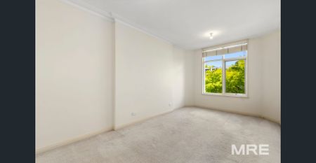 Live in the heart of South Yarra - Photo 3