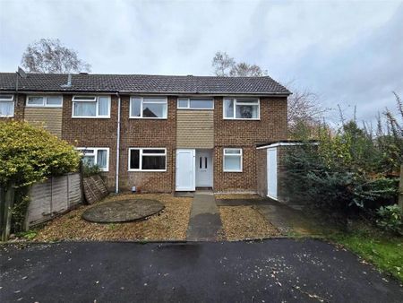 4 bedroom end of terrace house to rent - Photo 4