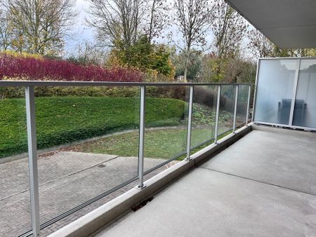 Modern appartement met 2 slaapkamers, berging en rustgevend uitzicht in Ieper - Photo 4