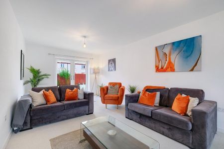 6 bedroom semi-detached house to rent - Photo 3