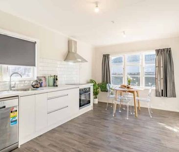 Beautiful renovated 3 bedroom home - Photo 4