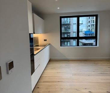 2 Bed Flat, Pilot Walk, SE10 - Photo 2