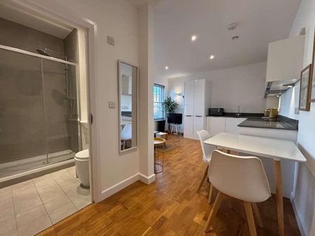 Clarence Street, Staines-upon-thames, Surrey, TW18 - Photo 2