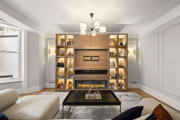 Refurbished to a high standard throughout and located in sought after garden square. - Photo 1