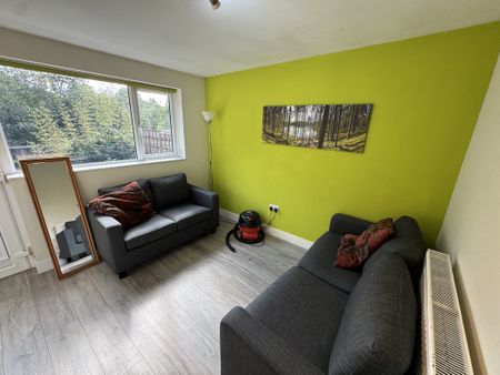 Yearsley Crescent, Huntington - P1054 - Photo 2