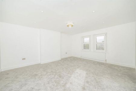 3 bedroom flat to rent - Photo 4