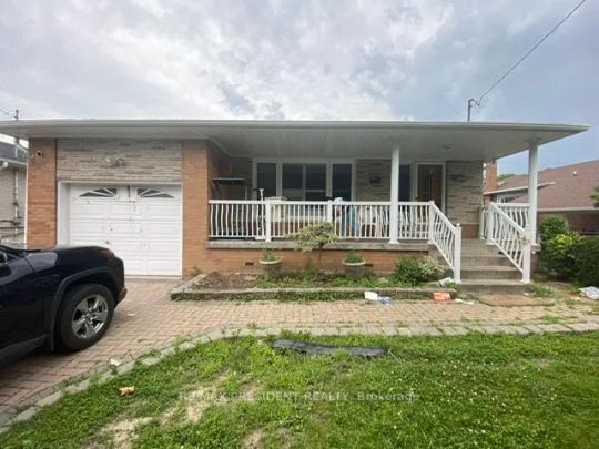 Detached Home For Lease | W9038936 - Photo 1