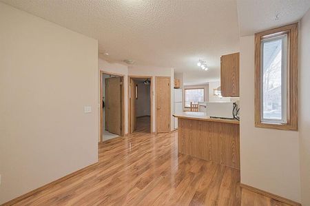 37 Country Hills Terrace Northwest, Calgary - Photo 4