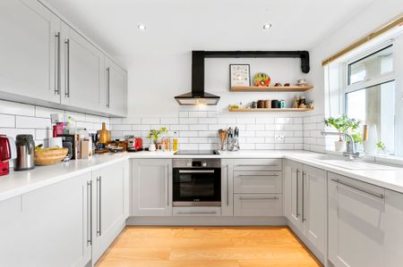 Heathfield Court, SW18, London - Photo 2