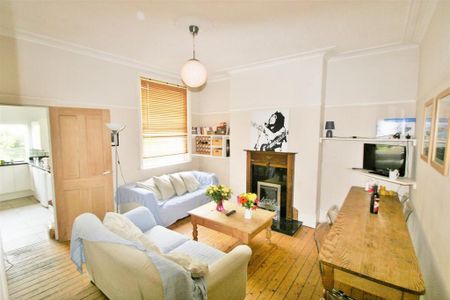 5 bedroom semi-detached house to rent - Photo 2