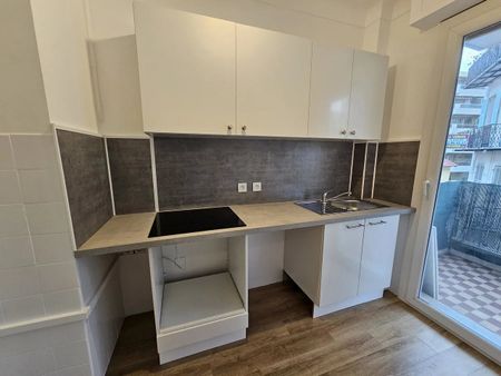 Location Appartement 1 pièce 27m² NICE 06000 - Photo 2
