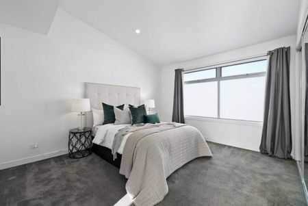 Modern Living in the Heart of Essendon - Photo 3