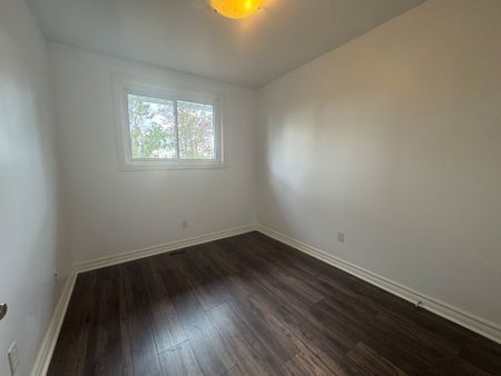 For Lease - 5852 FRONTENAC Street Unit# 8, Niagara Falls, Ontario - Photo 5