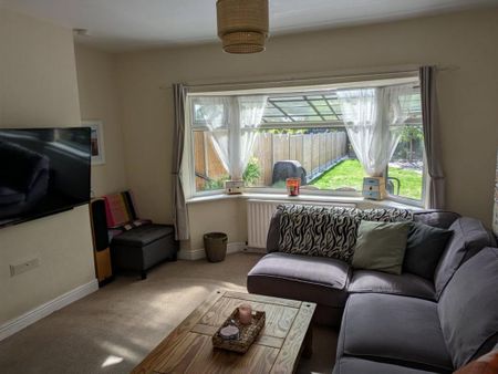 2 bedroom semi-detached house to rent - Photo 3