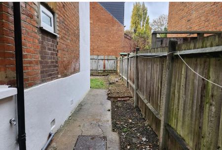 2 bedroom flat to rent - Photo 5