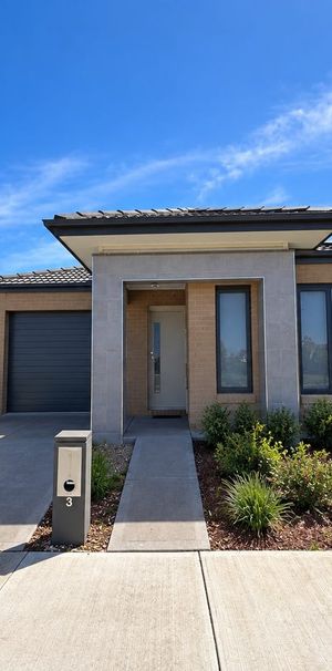 Park at Your Doorstep – Modern 3-Bedroom Home near Manor Lakes Central - Photo 1