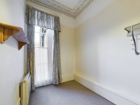 Suffolk Square, Cheltenham, GL50 - Photo 2