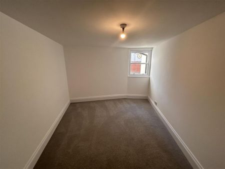 3 bedroom flat to rent - Photo 5