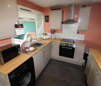 Harrow Drive, Burton Upon Trent, Branston, DE14 - Photo 2