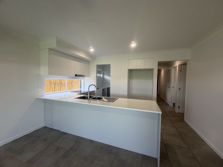 1 Weeks Free Rent! - Modern family Home in 'Affinity Estate' Morayfield - Photo 5