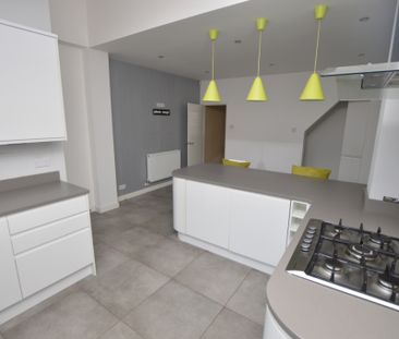 2 Bedroom Terraced House - Photo 3