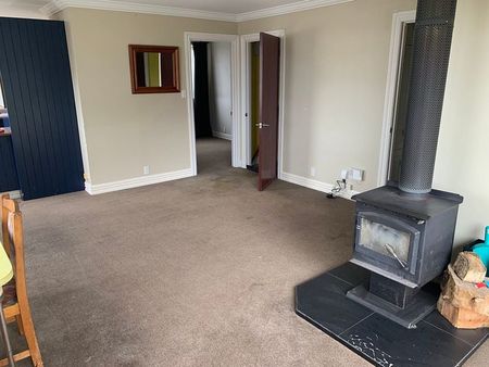 Charming 2BR Home with Deck & Shed! - Photo 2