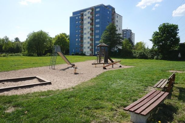 Gut geschnittene 3-Zi.-Whg. für die kleine Familie mit tollem Ausblick! - Foto 1