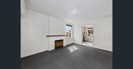 Neat and tidy Chigwell home - Photo 3