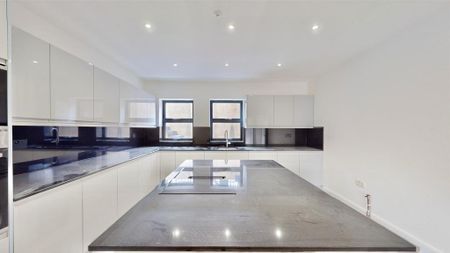 5 bedroom semi-detached house to rent - Photo 2