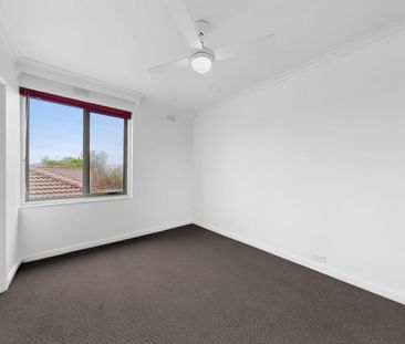 Light-Filled Three Bedroom Living with Beachside Appeal - Photo 6