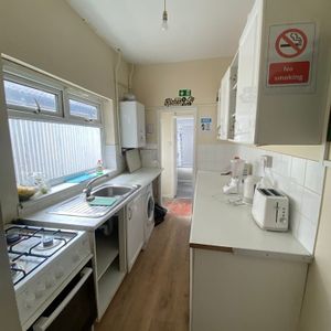 Room in a Shared House, Charles Road, B9 - Photo 2