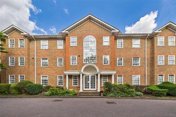 Ray Park Avenue, Maidenhead, Berkshire, SL6 - Photo 1