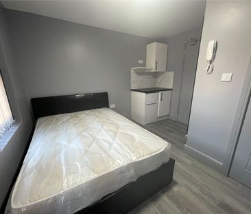 property to rent - Photo 3