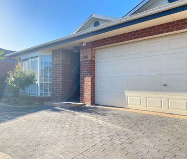 Welcome to Effortless Style - Photo 1