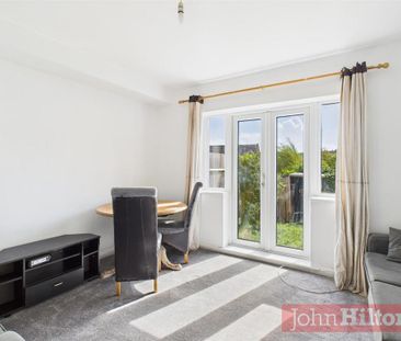 6 bedroom semi-detached house to rent - Photo 2