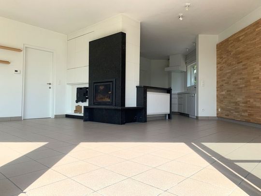 Prachtige villa met 3 zeer ruime kamers en zonnige tuin in Varsenare - Photo 1