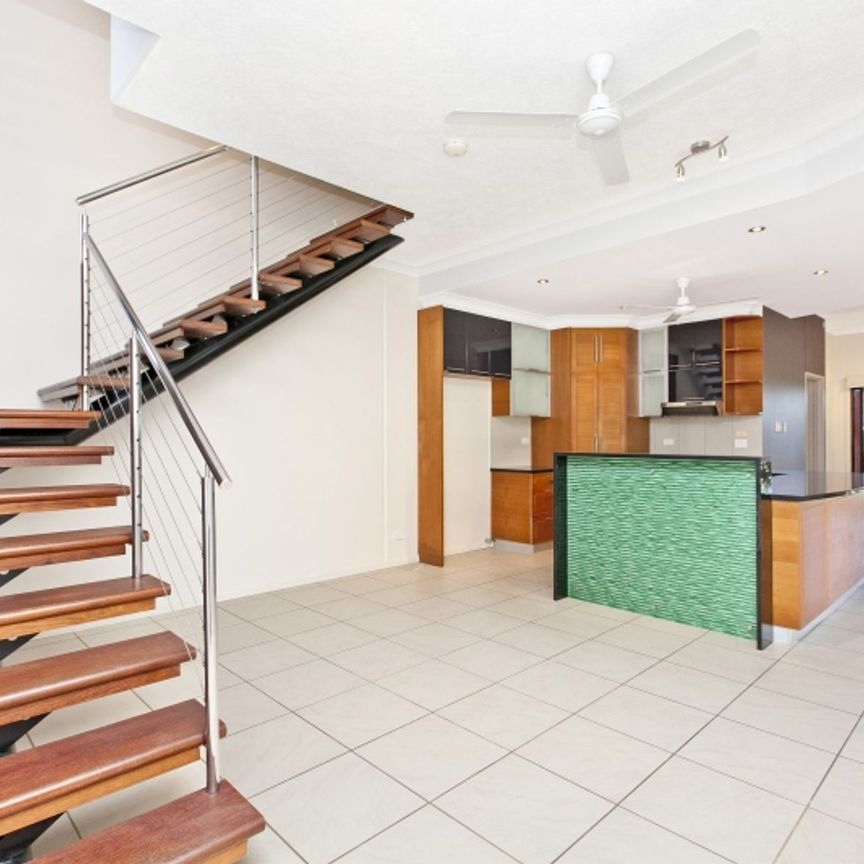 STYLISH AND STUNNING TOWNHOUSE - Photo 1