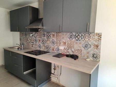 Location Appartement 3 pièces 71m² DRAGUIGNAN 83300 - Photo 4