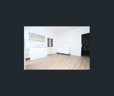 Charming 2-Bedroom Home in Quiet Location - Photo 2