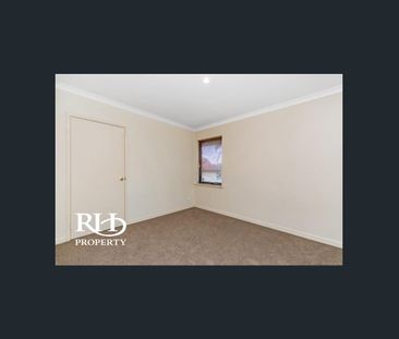 Spacious 3 x 2 townhouse - quiet & secure - Photo 3