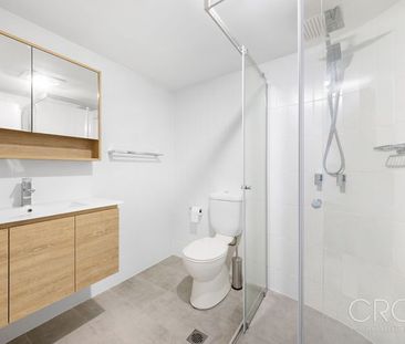 Renovated Home With Spectacular 180° Harbour & City Views - Photo 2