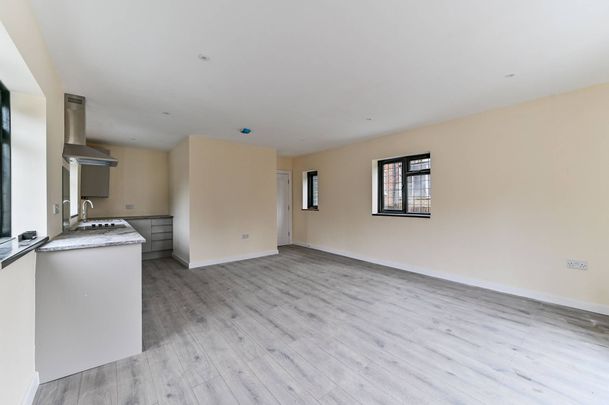 Station Approach Road, Sutton, KT20 - Photo 1