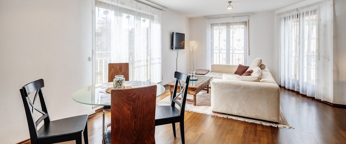 Sunny 1-room apartment with balcony and washing machine - Photo 1