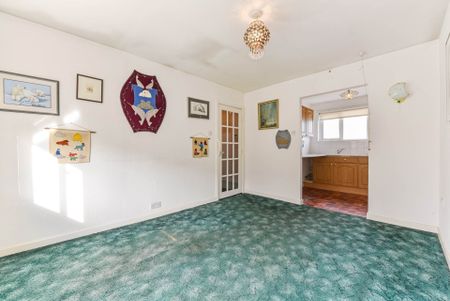 Green Court, East Wittering, West Sussex, PO20 - Photo 2