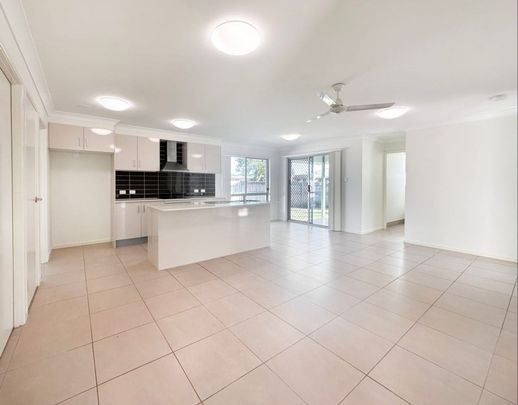 Prime Location and Comfortable Living in Andergrove Lakes - Photo 1