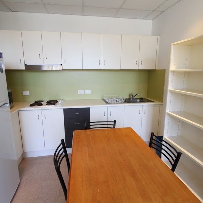 4-bedroom shared unit / apartment, Apt North Terrace - Photo 1