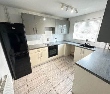 2 bedroom terraced house to rent - Photo 4
