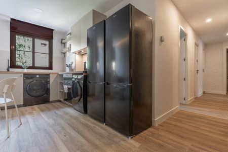 Room with private bathroom and air conditioning in Carabanchel - Photo 4