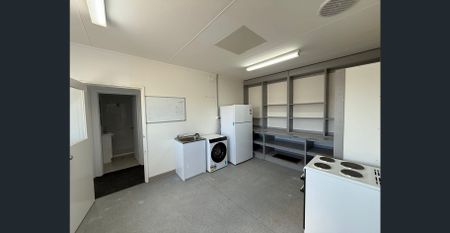 Fully Furnished Accommodation with Flexible Living - Photo 4