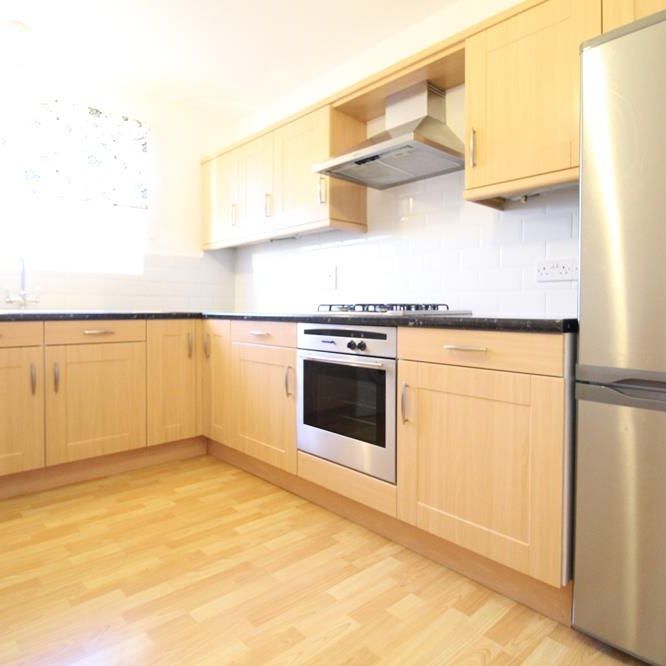 3 bedroom flat to rent - Photo 1